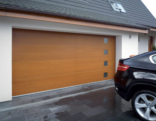 Zjednodušte si parkování v garáži se sekčními dřevěnými vraty