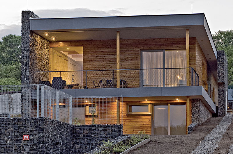 ALUMINIUM-CLAD WOODEN WINDOWS